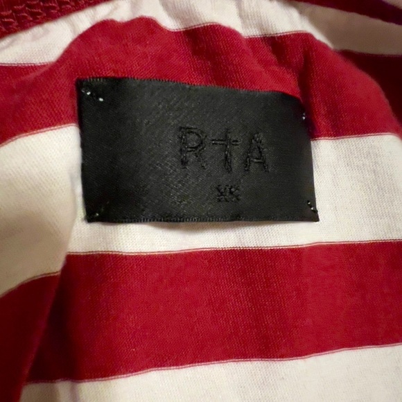 RtA distressed tee shirt, off-white and burgundy. 100% cotton, size XS - Picture 8 of 8